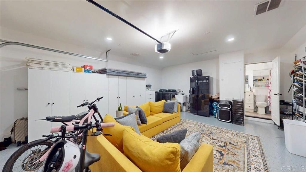 Image 25 of property listing at 10002 Stanley Ct, Santee, CA 92071