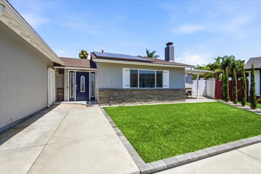 Image 4 of property listing at 10002 Stanley Ct, Santee, CA 92071
