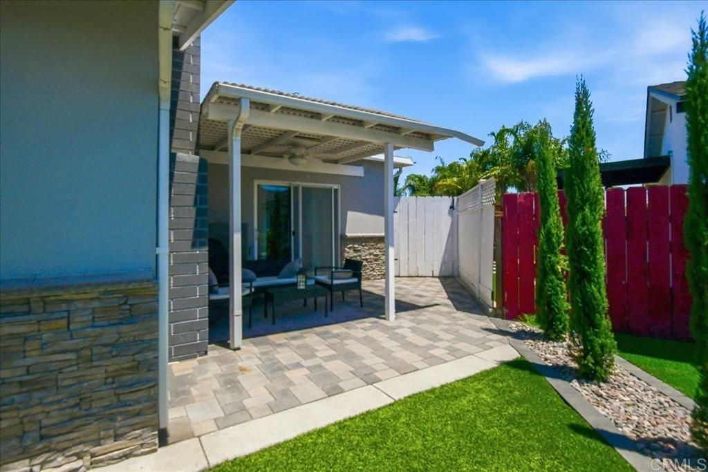 Image 5 of property listing at 10002 Stanley Ct, Santee, CA 92071