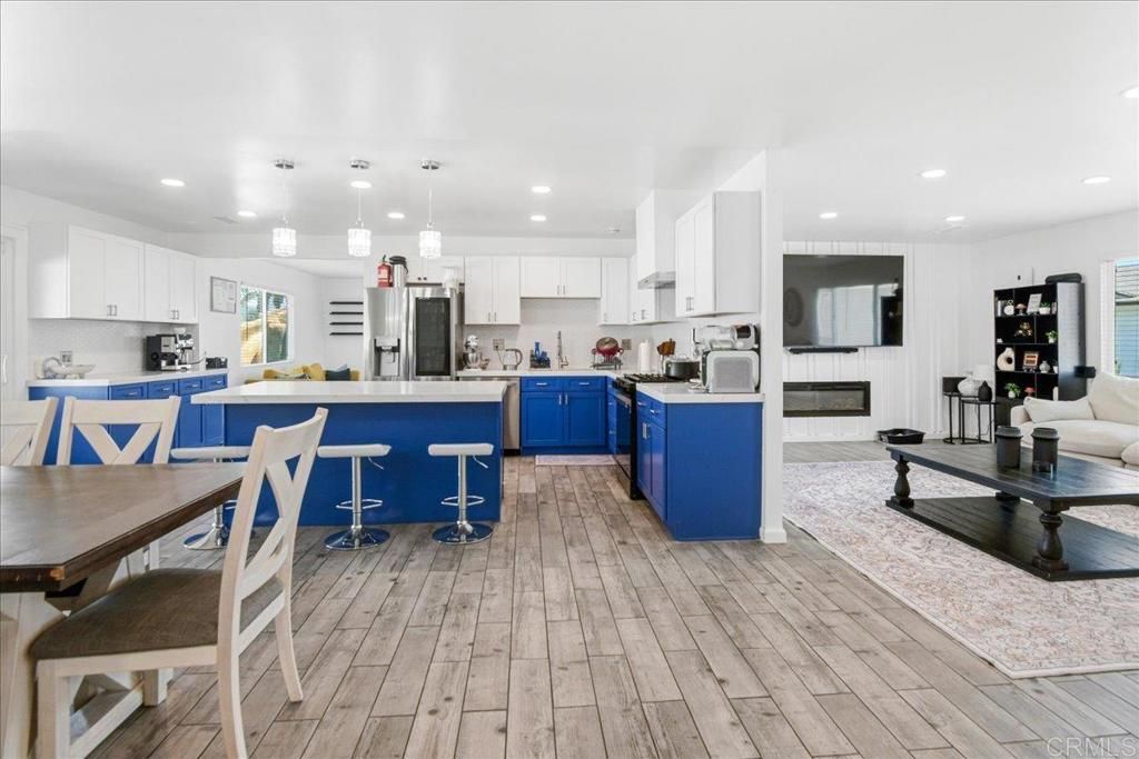 Image 8 of property listing at 10002 Stanley Ct, Santee, CA 92071