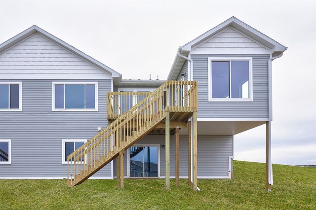 9127 Robinson Drive, West Des Moines, IA 50266