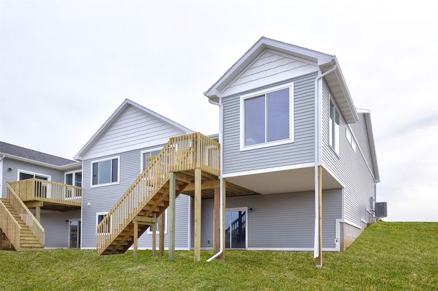 9127 Robinson Drive, West Des Moines, IA 50266