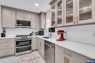 33 Oak Avenue, Pequannock Township, NJ 07440