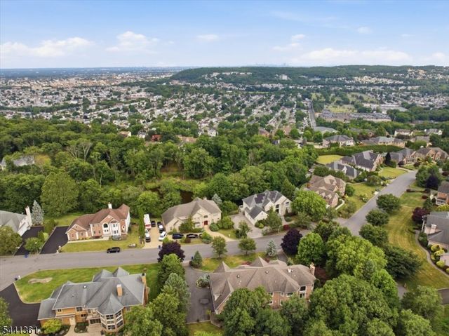 4 Centennial Ct, Totowa Boro, NJ 07512