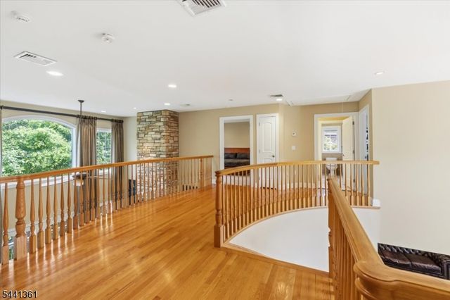 4 Centennial Ct, Totowa Boro, NJ 07512