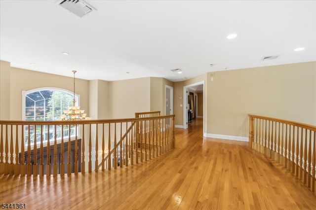 4 Centennial Ct, Totowa Boro, NJ 07512
