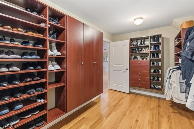 4 Centennial Ct, Totowa Boro, NJ 07512