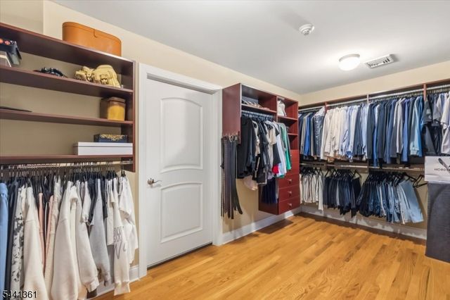 4 Centennial Ct, Totowa Boro, NJ 07512