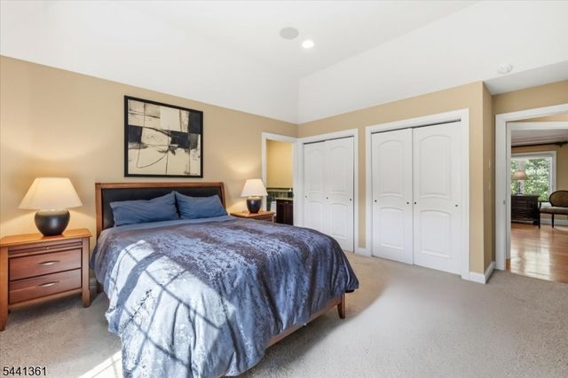 4 Centennial Ct, Totowa Boro, NJ 07512