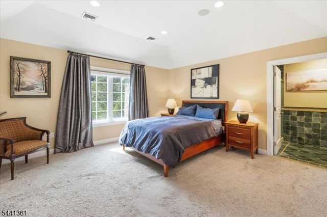 4 Centennial Ct, Totowa Boro, NJ 07512
