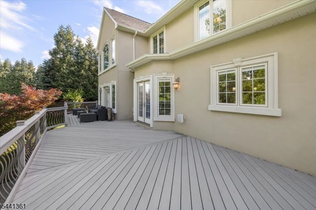 4 Centennial Ct, Totowa Boro, NJ 07512