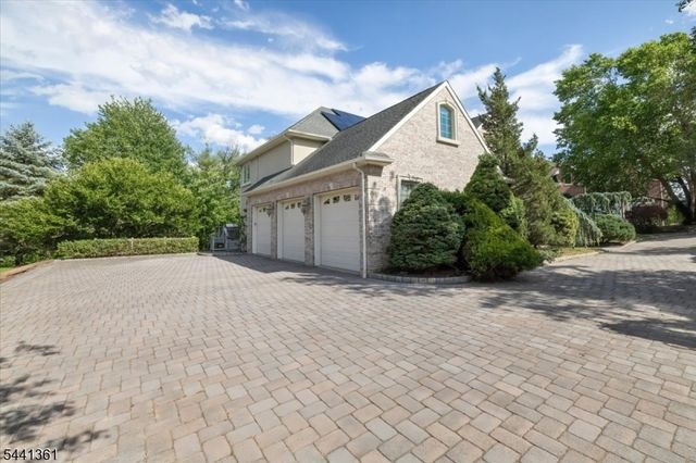4 Centennial Ct, Totowa Boro, NJ 07512