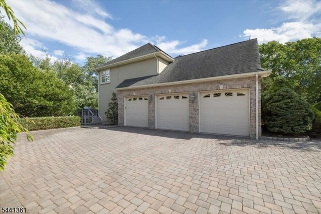 4 Centennial Ct, Totowa Boro, NJ 07512
