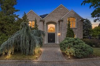 4 Centennial Ct, Totowa Boro, NJ 07512