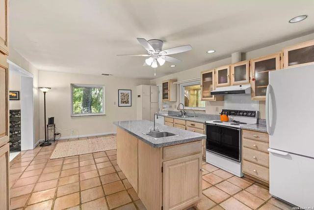 25327 Triangle Loop, San Antonio, TX 78255