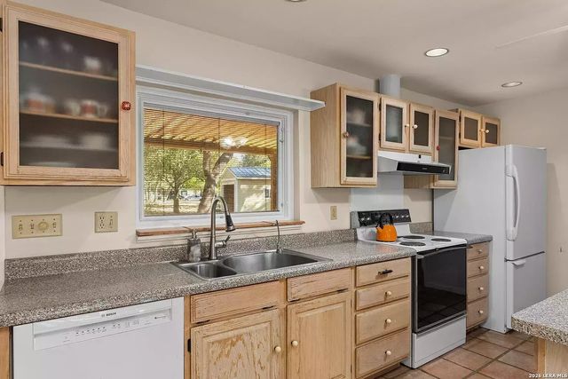 25327 Triangle Loop, San Antonio, TX 78255