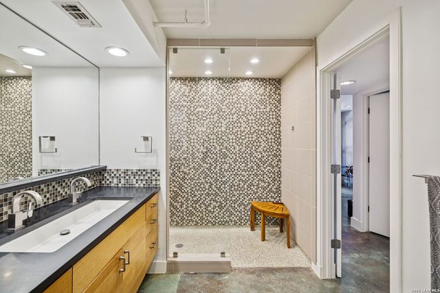 212 Madison Apt 2, San Antonio, TX 78204