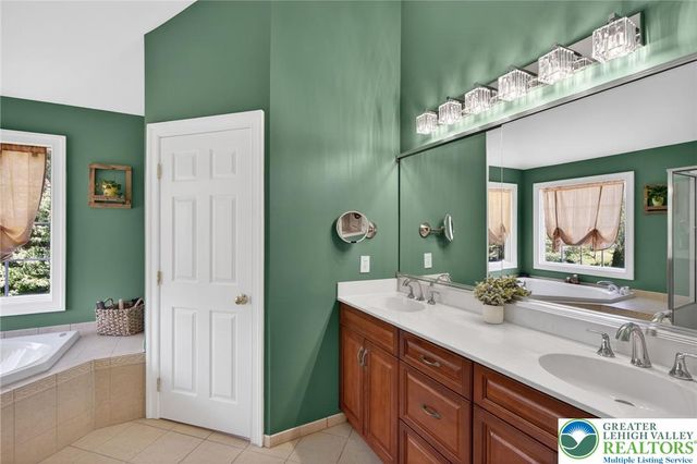 25 Melchor Drive, Williams Twp, PA 18042