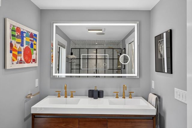 170 Bradford St Ext 2, Provincetown, MA 02657