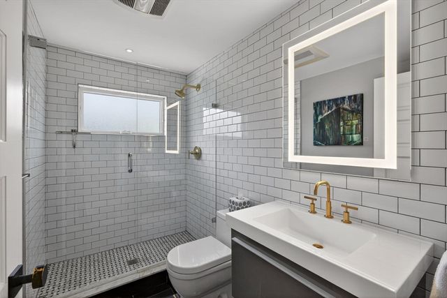 170 Bradford St Ext 2, Provincetown, MA 02657