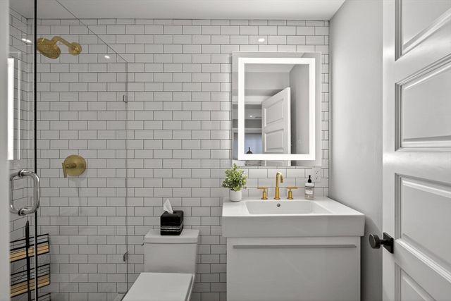 170 Bradford St Ext 2, Provincetown, MA 02657