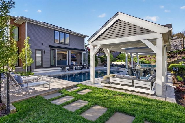 170 Bradford St Ext 2, Provincetown, MA 02657
