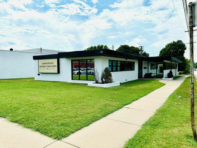 1701 S Campbell Avenue, Springfield, MO 65807