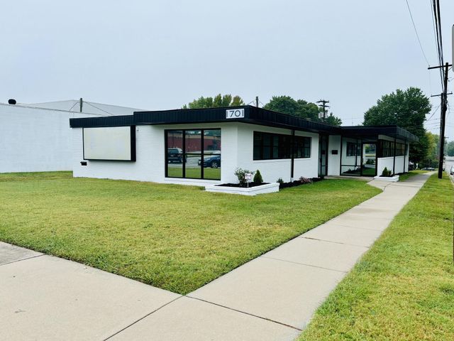 1701 S Campbell Avenue, Springfield, MO 65807