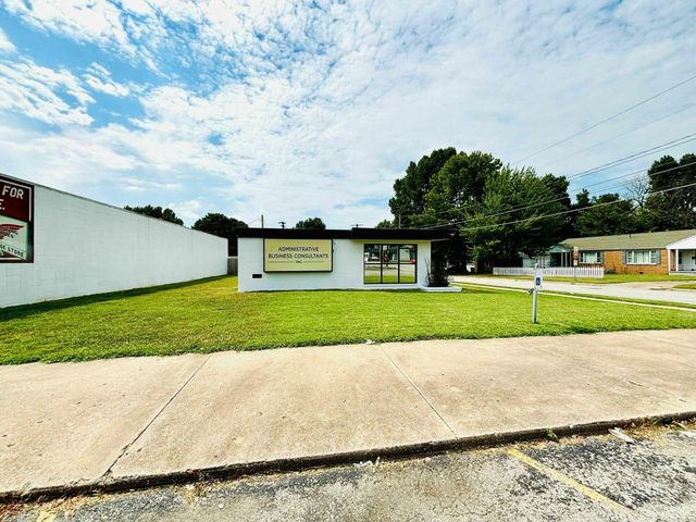 1701 S Campbell Avenue, Springfield, MO 65807