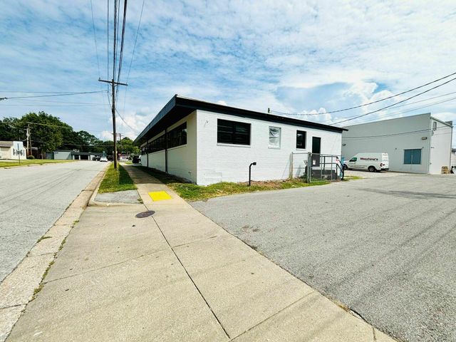 1701 S Campbell Avenue, Springfield, MO 65807