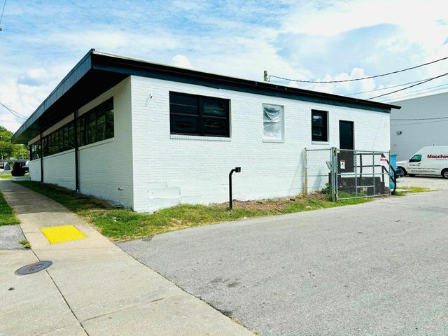 1701 S Campbell Avenue, Springfield, MO 65807