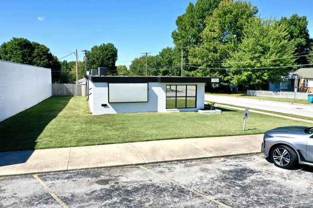 1701 S Campbell Avenue, Springfield, MO 65807