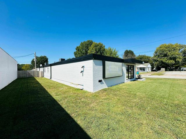 1701 S Campbell Avenue, Springfield, MO 65807