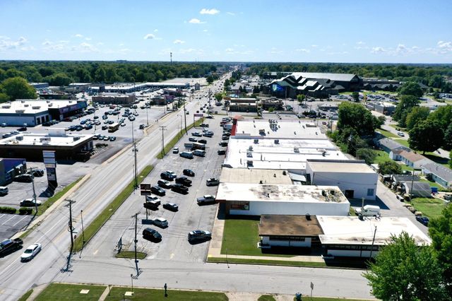 1701 S Campbell Avenue, Springfield, MO 65807