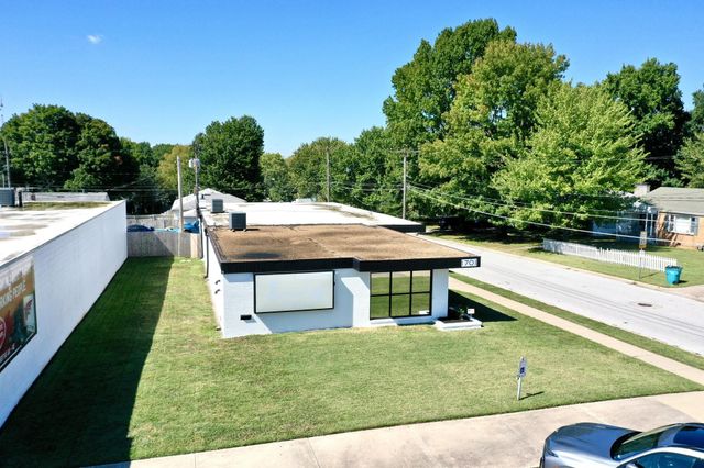 1701 S Campbell Avenue, Springfield, MO 65807