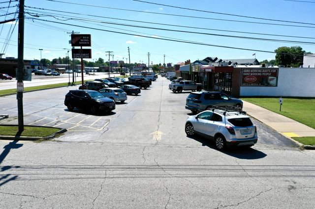 1701 S Campbell Avenue, Springfield, MO 65807