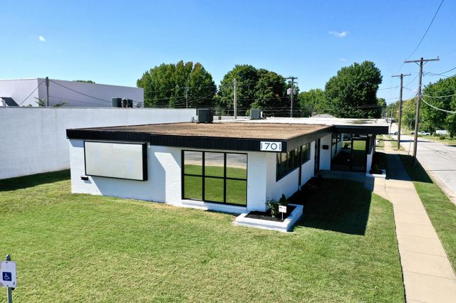 1701 S Campbell Avenue, Springfield, MO 65807