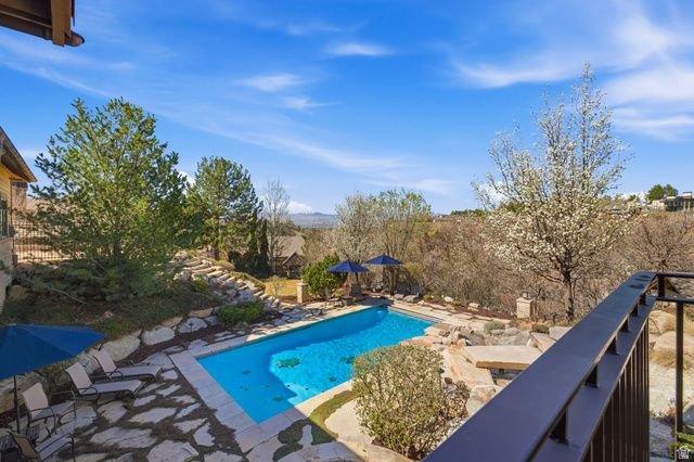 16 SNOW FOREST LN, Sandy, UT 84092