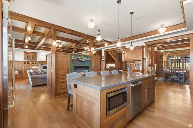 16 SNOW FOREST LN, Sandy, UT 84092