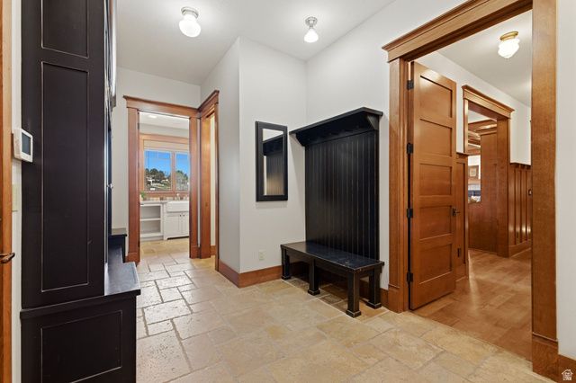 16 SNOW FOREST LN, Sandy, UT 84092