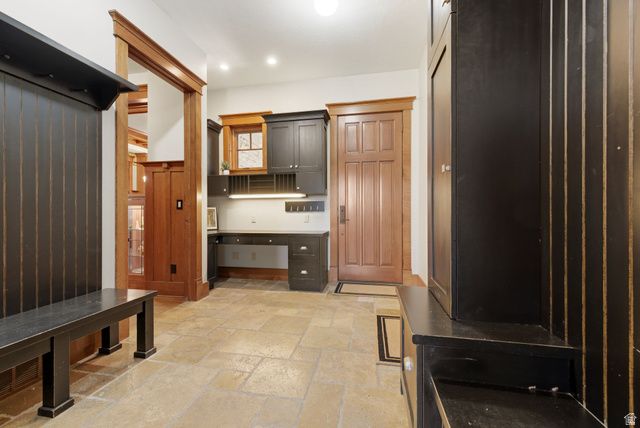 16 SNOW FOREST LN, Sandy, UT 84092