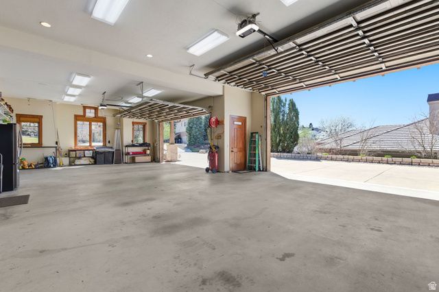 16 SNOW FOREST LN, Sandy, UT 84092