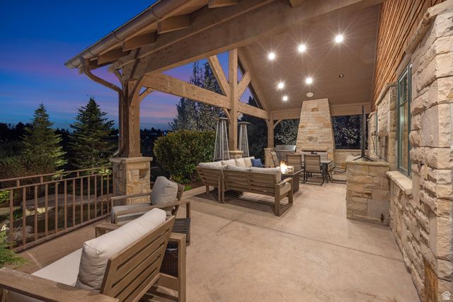 16 SNOW FOREST LN, Sandy, UT 84092