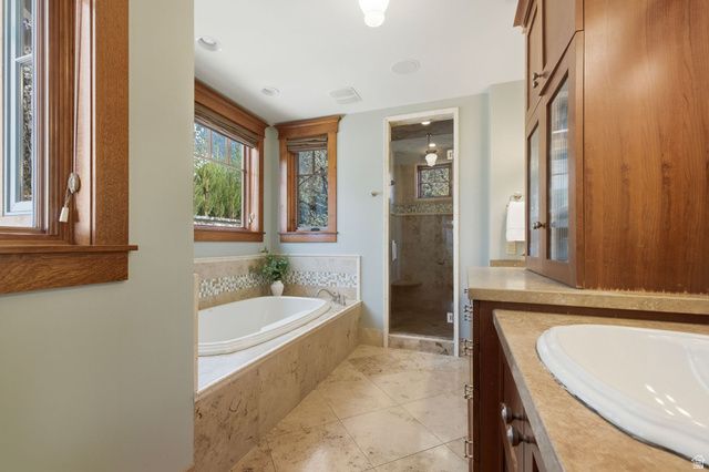 16 SNOW FOREST LN, Sandy, UT 84092