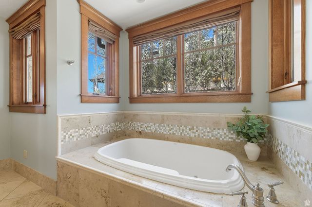 16 SNOW FOREST LN, Sandy, UT 84092