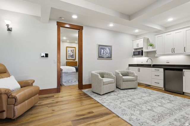 16 SNOW FOREST LN, Sandy, UT 84092