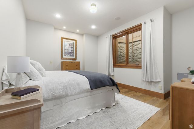 16 SNOW FOREST LN, Sandy, UT 84092