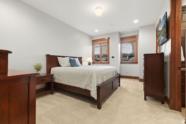 16 SNOW FOREST LN, Sandy, UT 84092