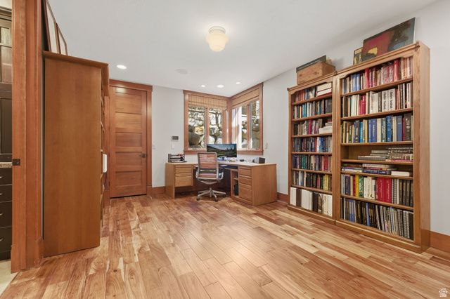 16 SNOW FOREST LN, Sandy, UT 84092