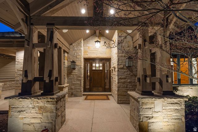 16 SNOW FOREST LN, Sandy, UT 84092